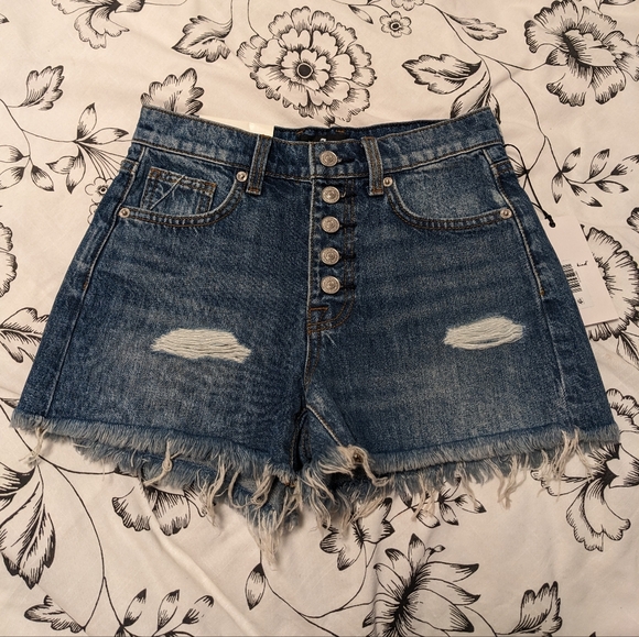 7 for all Mankind Monroe Cutoff Shorts, Size 23 - Picture 3 of 8